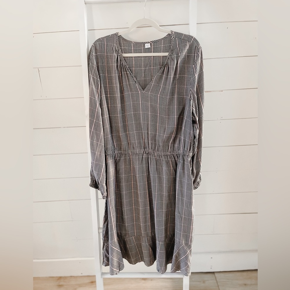 Pink and gray, Old Navy checked dress! Excellent condition! Barely worn! ✨